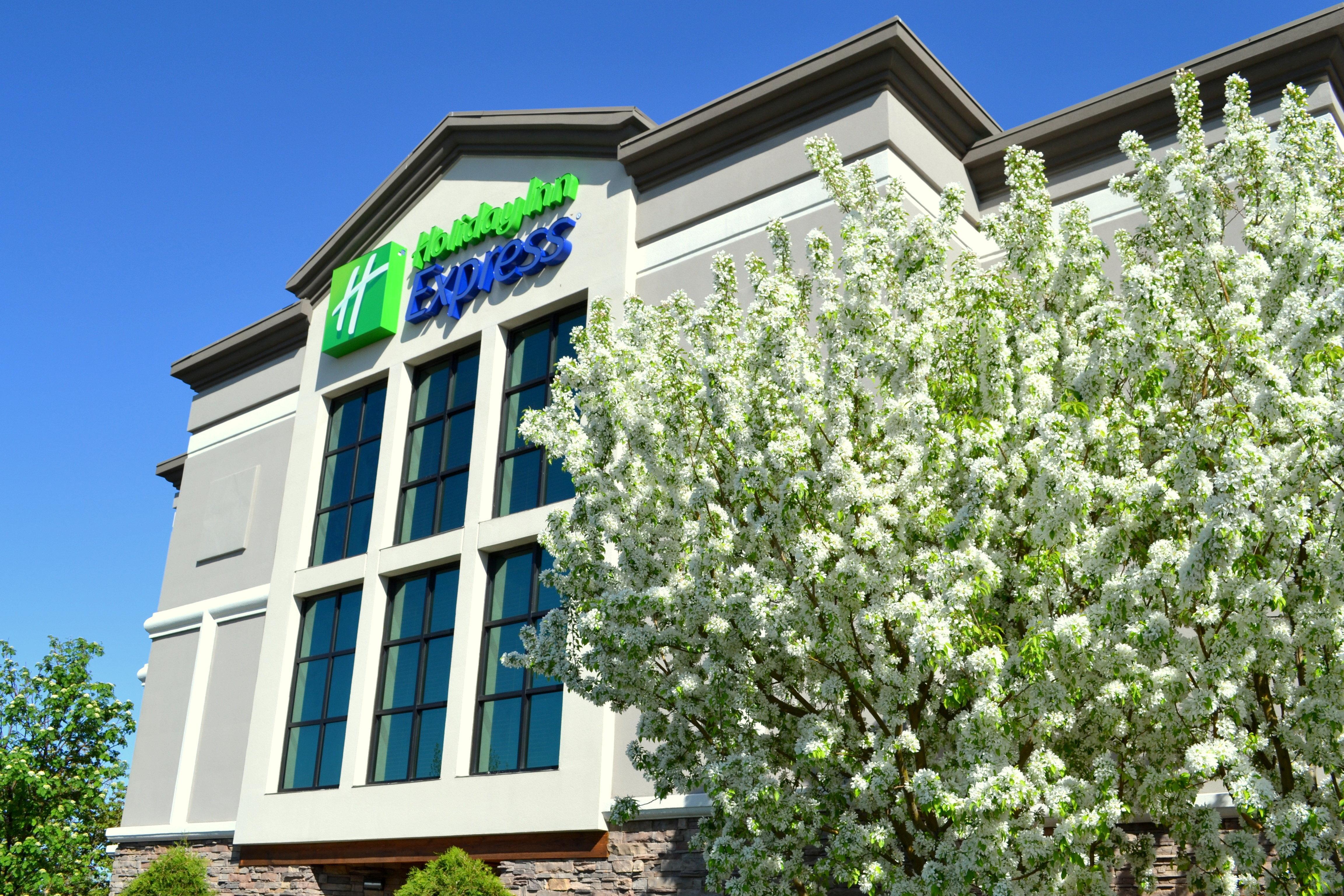 Holiday Inn Express & Suites Bozeman West By Ihg Exterior photo